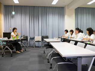 学園祭の前にACE代表岩附による講演を開催