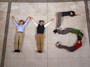 YY5というグループ名を人文字で作成