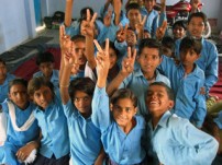 クンダラヤ村の小学校の子どもたち