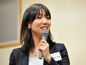 自分磨きで社会貢献セミナー 講師の大串さんへ質問するACE代表岩附