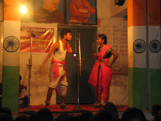 劇による児童労働の啓発プログラム