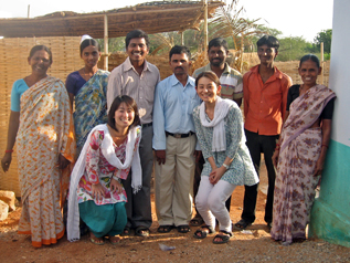 ACEスタッフとパートナーNGO「SPEED」のスタッフとの集合写真