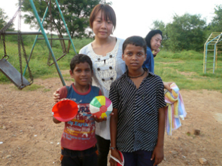 日本のおもちゃを気にいってくれたみたいでした