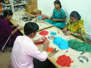 フェアトレード団体「タラ・プロジェクト」の職人たち