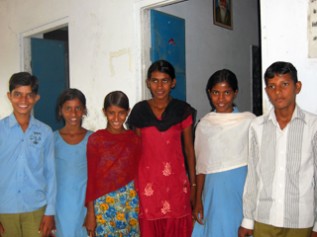 子どもたちが村の問題を話し合うための議会