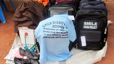 スマイル・ガーナ プロジェクト 子どもたちに支給された学用品の一部