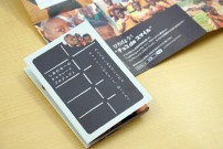 コンパクトな折りたたみ式のリーフレットです