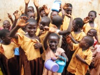 カカオ生産地域の子どもを支援し、児童労働のないカカオ調達を