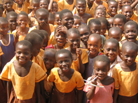 33,000円で１人の子どもが学校へ通えるように