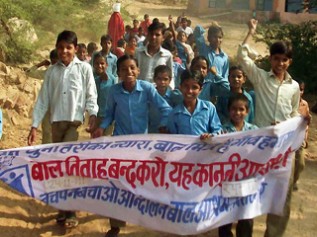 支援を通じて子どもたち自身が児童労働の問題に立ち向かうようになりました