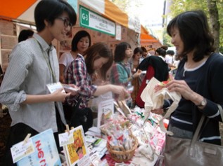 多くの方がブースで足をとめてくださいました