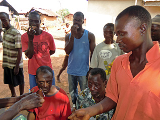 おそるおそる口にしたチョコレートの味は？