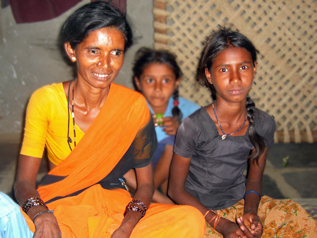 家庭訪問したときのスワティちゃんとお母さん