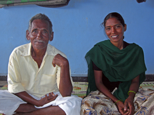 職業訓練センターに通い始めたバーギャラクシュミとお父さん