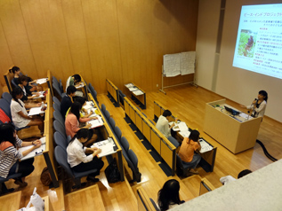 桜美林大学・四谷キャンパス地下ホールで開催