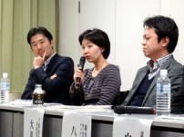 質問に答えるフェアトレード・ラベル・ジャパンの中島さん