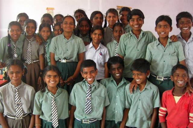 2014年4月、ラクシュミちゃんと同級生の子どもたち