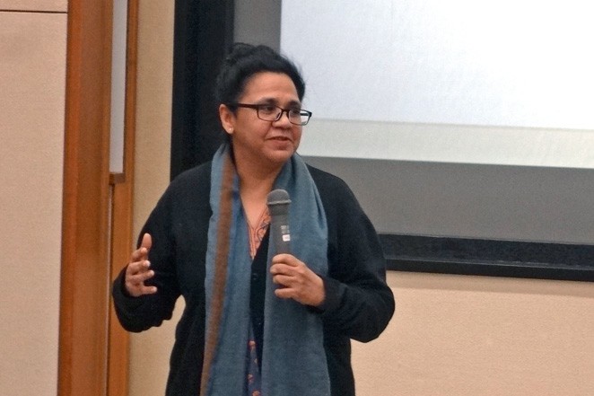 お話してくださったインドのフェアトレード団体「タラ」のムーンさん