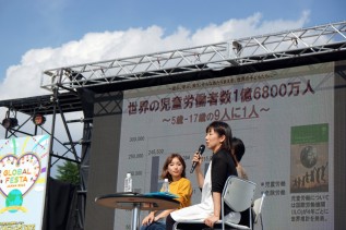 トークショーに登壇するACE代表 岩附