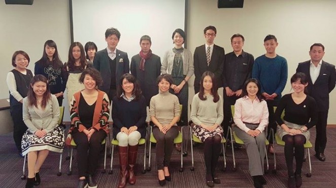 ポスチュアスタイル（＝美しい姿勢）での記念撮影