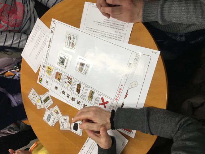 ガーナの「マハマ家」。収入はたったの8です。