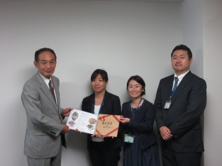 新井社長（当時）とACE代表、事務局長、ガーナプロジェクトマネージャー