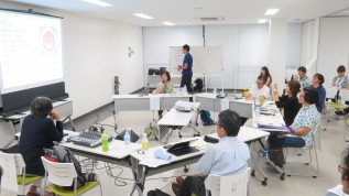 沖縄円卓会議 発表の様子