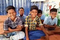 インタビューに答える子どもたち