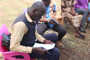 父親との覚書を用意する郡の社会福祉局