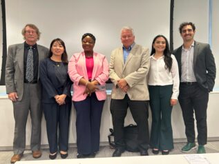 左から、児童労働に反対するグローバルマーチ・ライアン氏、ACE・岩附、ガーナ労働省・アジェマン氏、Child Labor Coalition・マーキー氏、児童労働経験者・アギラール氏、トニーズ・チョコロンリー・マガリャエス氏